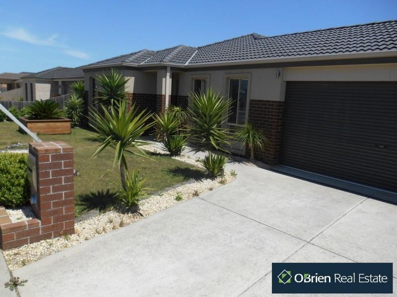 90 Calais Circuit, Cranbourne West VIC 3977