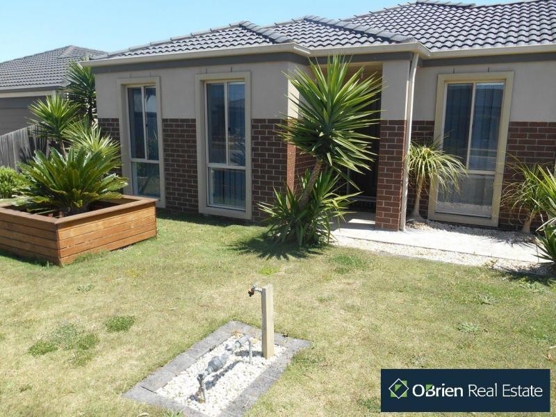 90 Calais Circuit, Cranbourne West VIC 3977