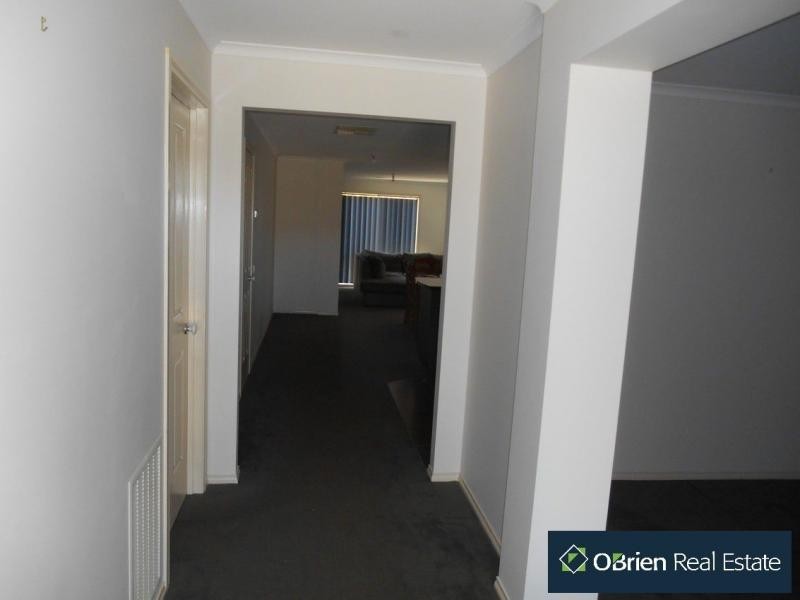 90 Calais Circuit, Cranbourne West VIC 3977