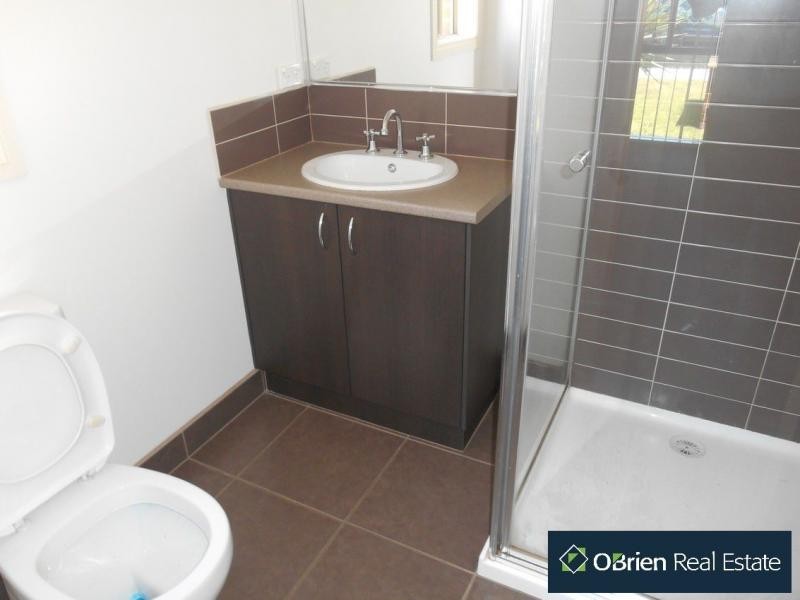 90 Calais Circuit, Cranbourne West VIC 3977