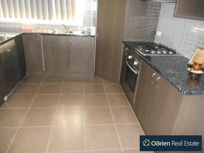 90 Calais Circuit, Cranbourne West VIC 3977
