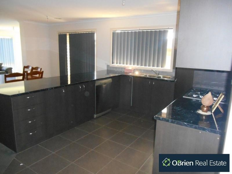 90 Calais Circuit, Cranbourne West VIC 3977