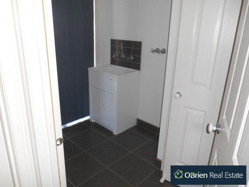 90 Calais Circuit, Cranbourne West VIC 3977
