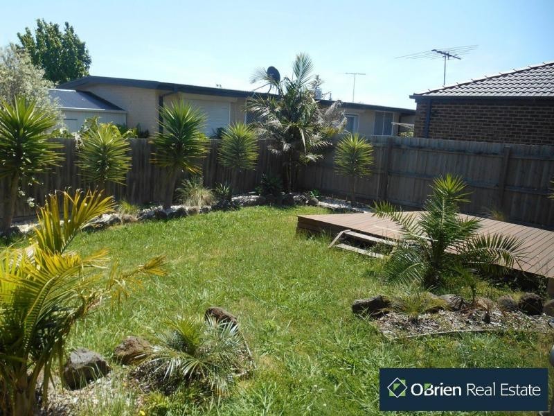 90 Calais Circuit, Cranbourne West VIC 3977