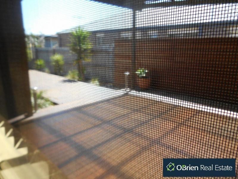 90 Calais Circuit, Cranbourne West VIC 3977