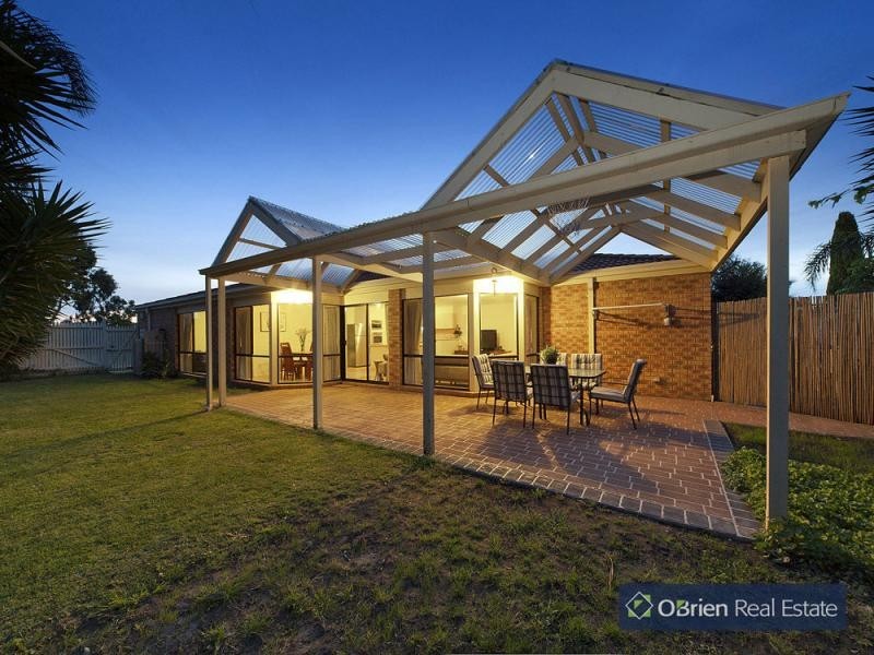 10 Newhaven Drive, Berwick VIC 3806
