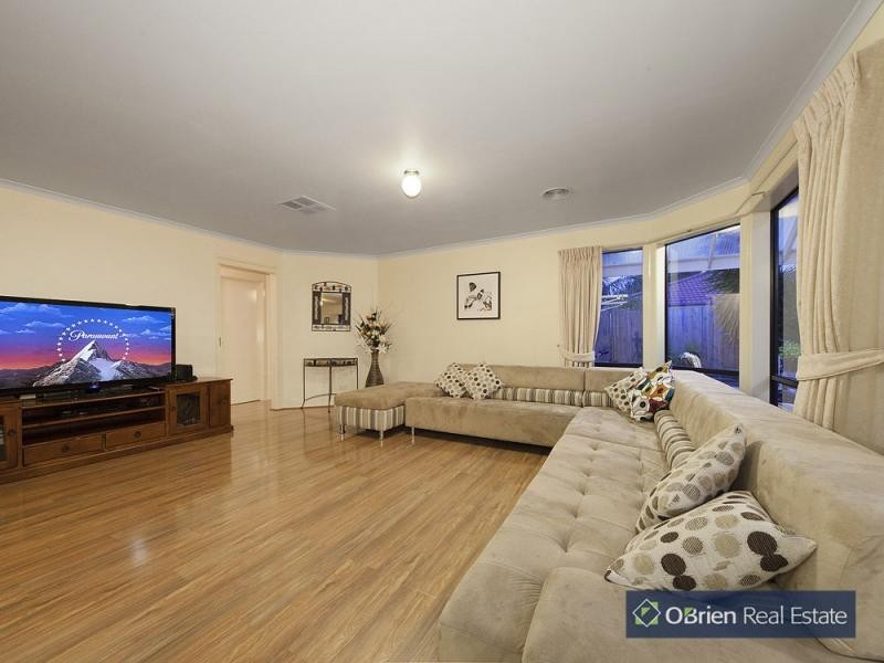 10 Newhaven Drive, Berwick VIC 3806