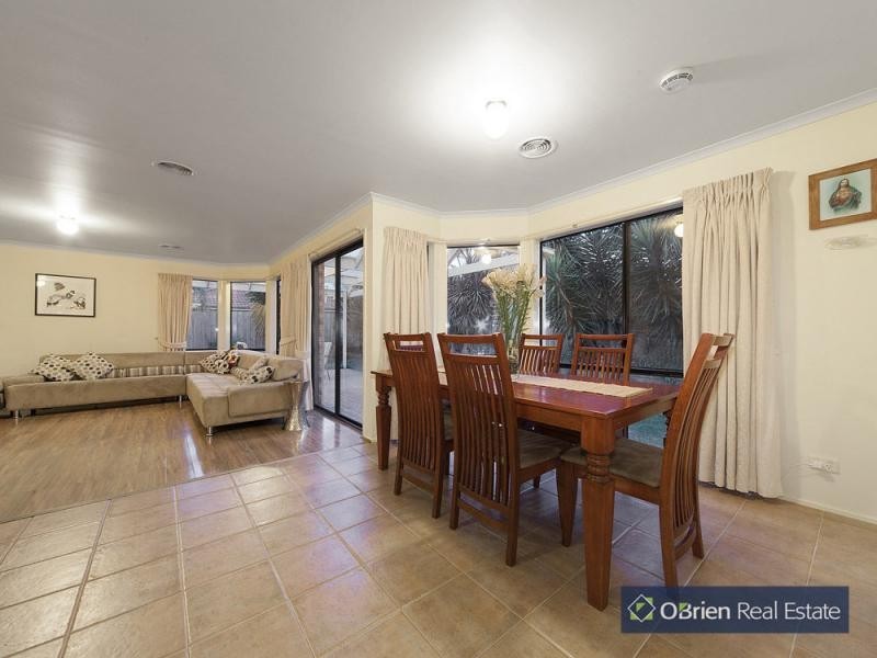 10 Newhaven Drive, Berwick VIC 3806
