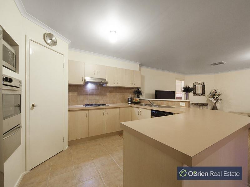 10 Newhaven Drive, Berwick VIC 3806