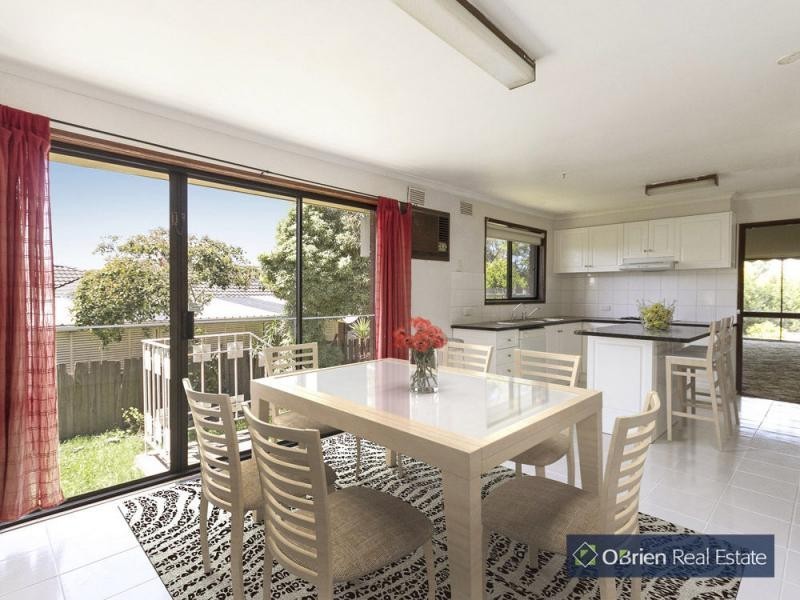 9 Spinosa Close, Endeavour Hills VIC 3802