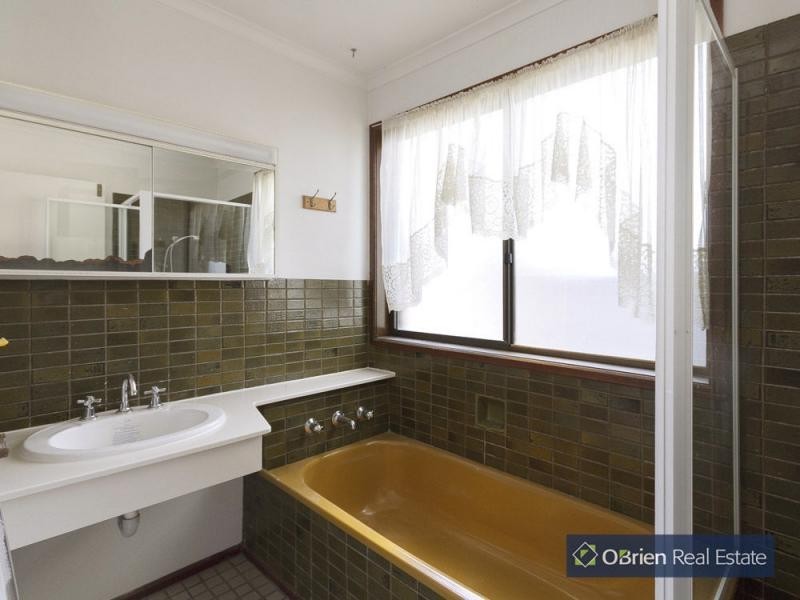 9 Spinosa Close, Endeavour Hills VIC 3802