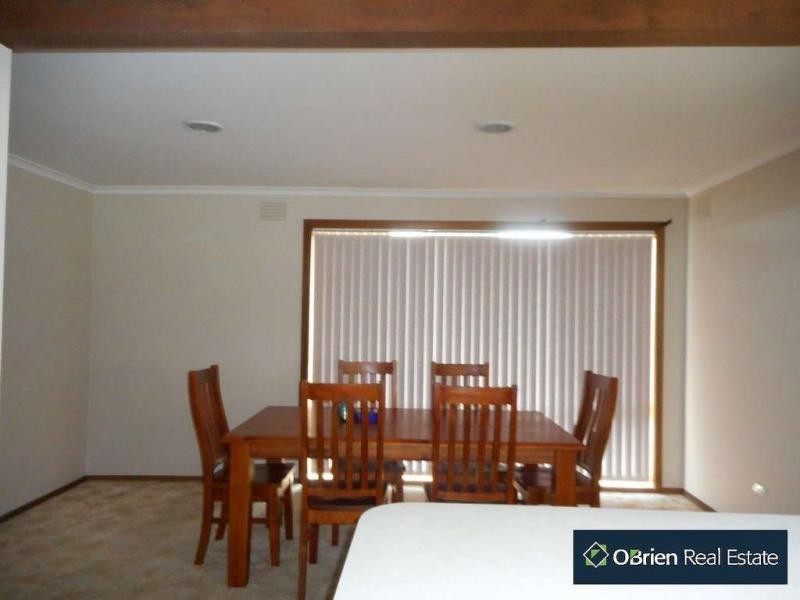 12 Moody Place, Endeavour Hills VIC 3802