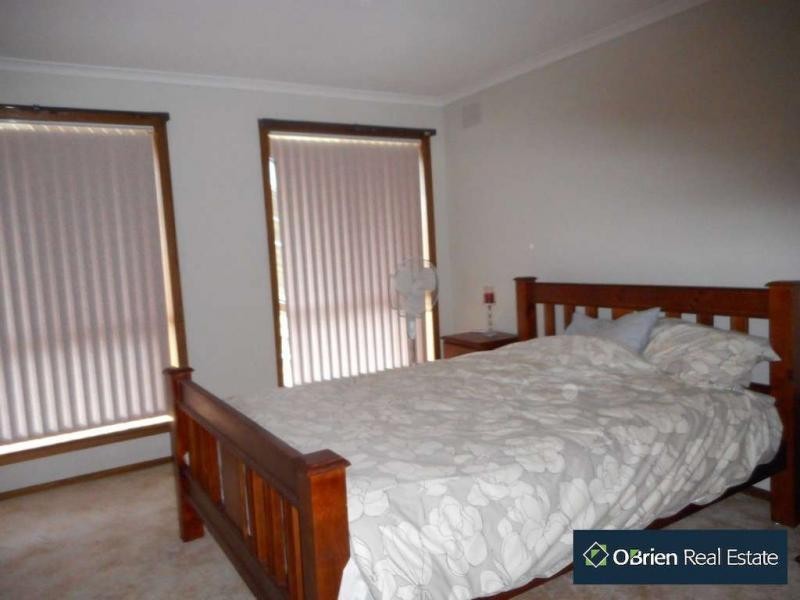 12 Moody Place, Endeavour Hills VIC 3802