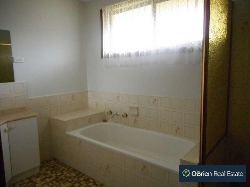 12 Moody Place, Endeavour Hills VIC 3802