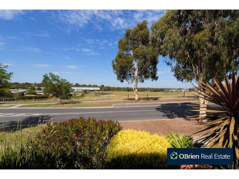 77 Shinners Avenue, Narre Warren VIC 3805