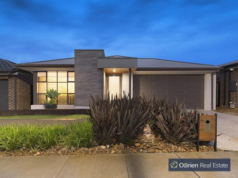 15 Percheron Way, Clyde North VIC 3978