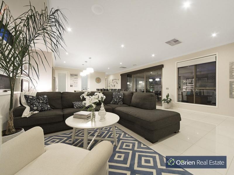 15 Percheron Way, Clyde North VIC 3978