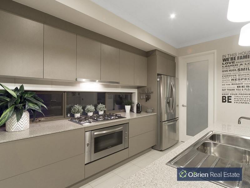 15 Percheron Way, Clyde North VIC 3978