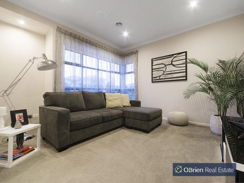 15 Percheron Way, Clyde North VIC 3978