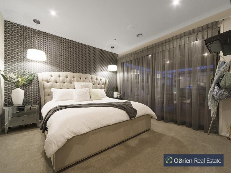 15 Percheron Way, Clyde North VIC 3978