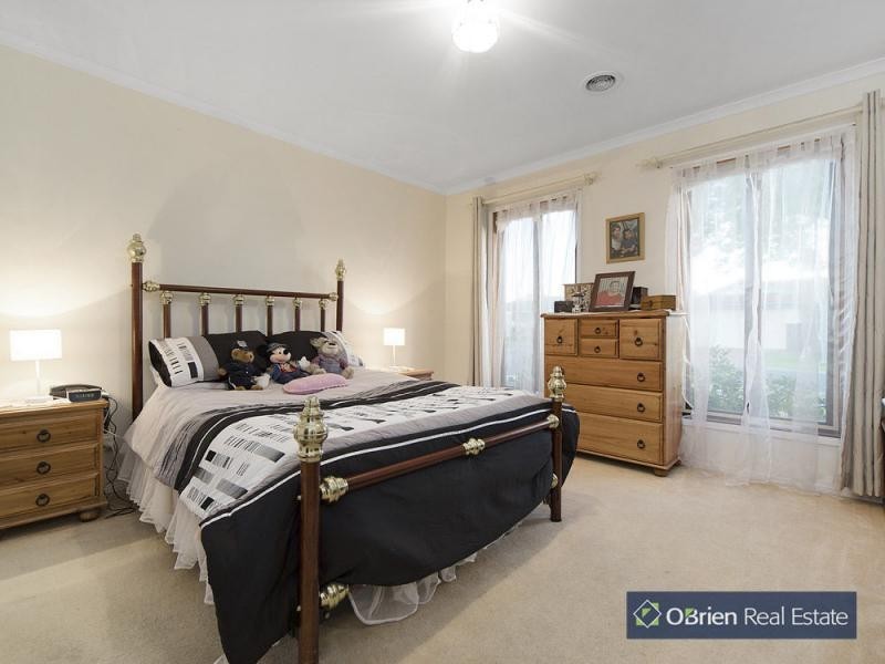 14 Oak Post Place, Cranbourne East VIC 3977