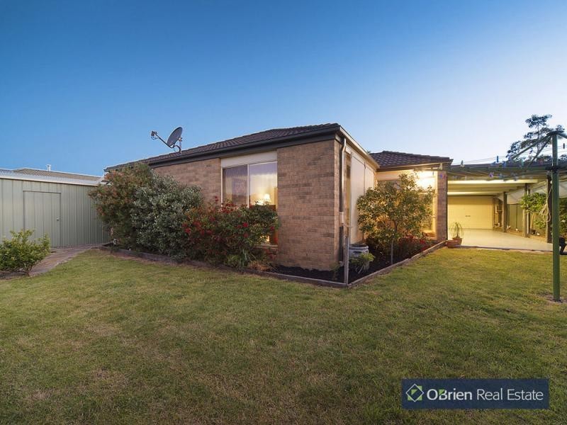 14 Oak Post Place, Cranbourne East VIC 3977