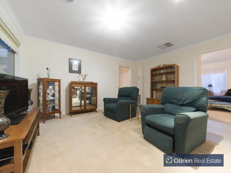 14 Oak Post Place, Cranbourne East VIC 3977