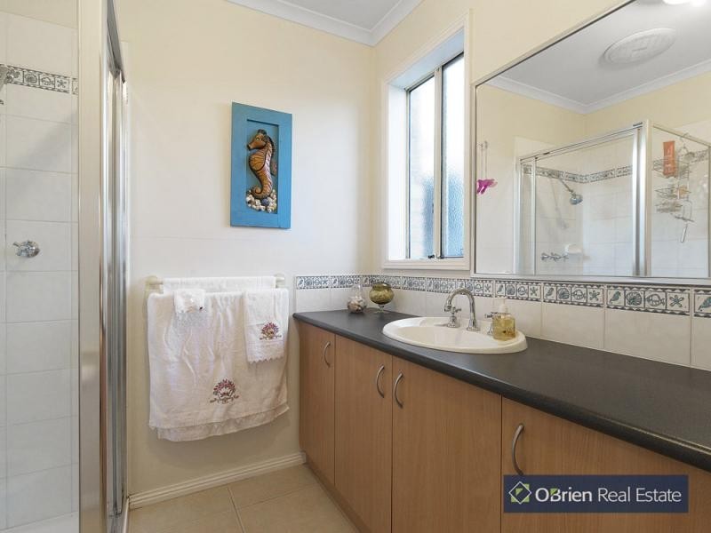 14 Oak Post Place, Cranbourne East VIC 3977