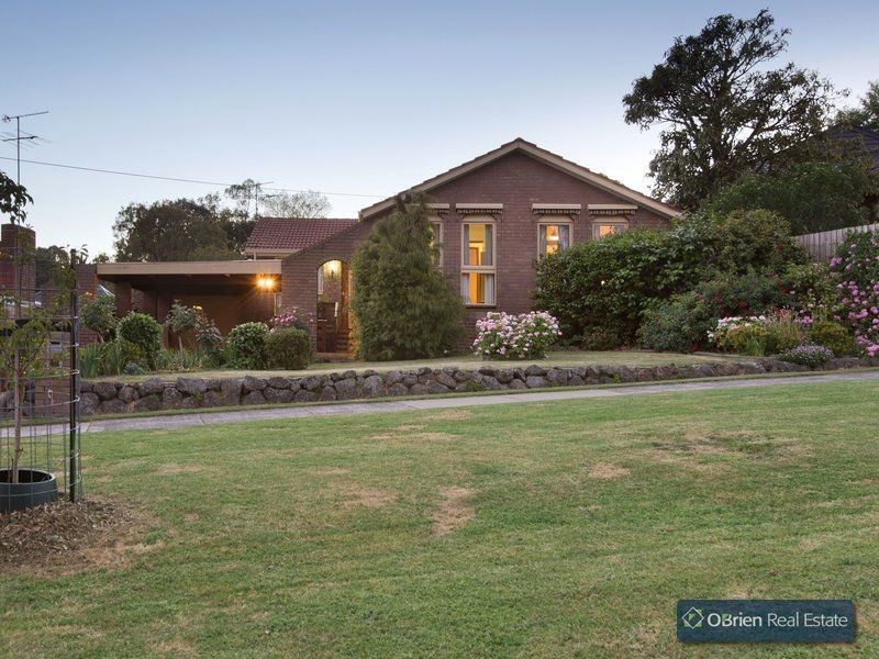 27 Harkaway Road, Berwick VIC 3806