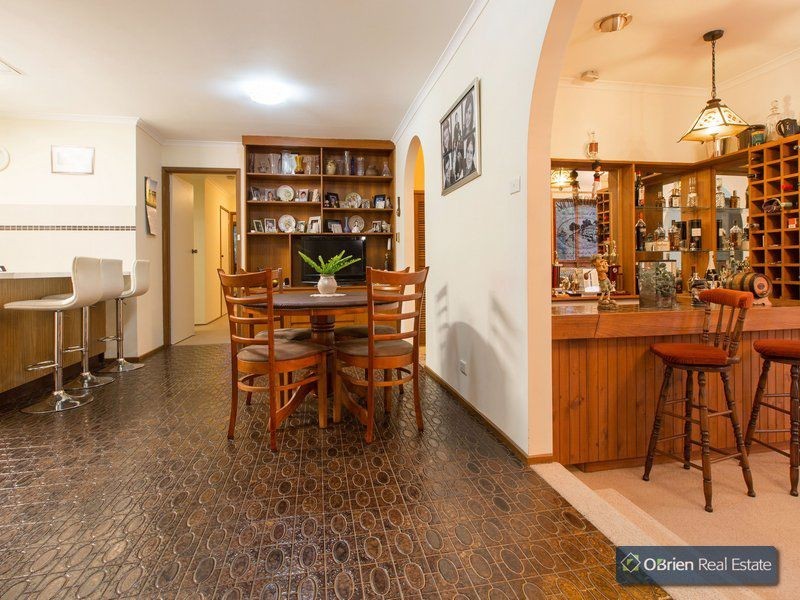 27 Harkaway Road, Berwick VIC 3806