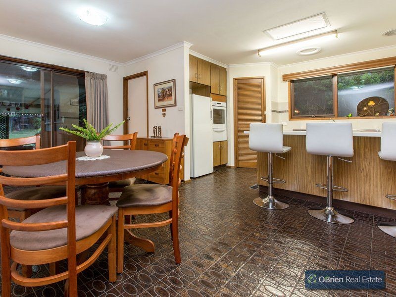 27 Harkaway Road, Berwick VIC 3806