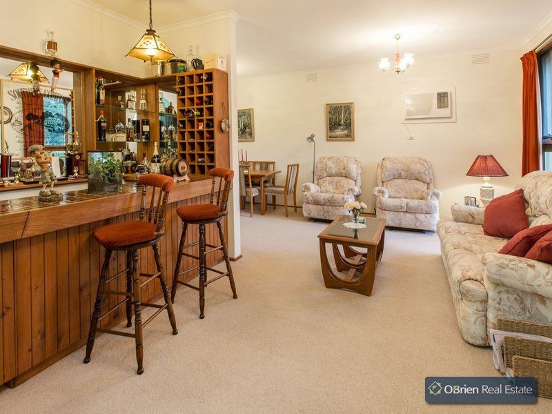 27 Harkaway Road, Berwick VIC 3806