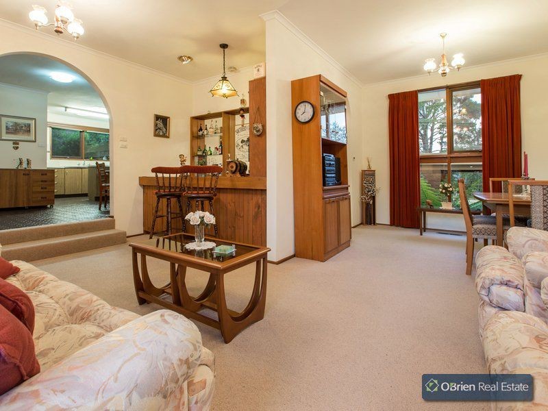27 Harkaway Road, Berwick VIC 3806