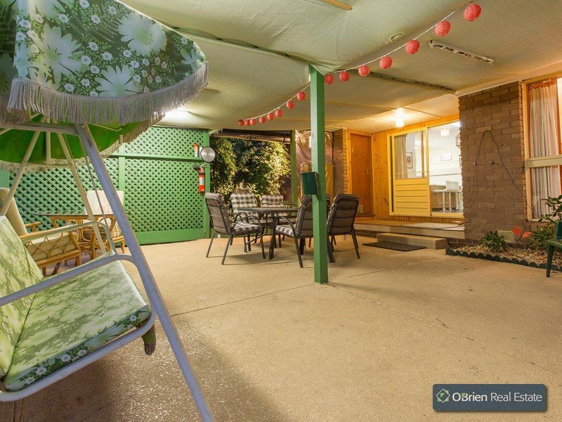 27 Harkaway Road, Berwick VIC 3806