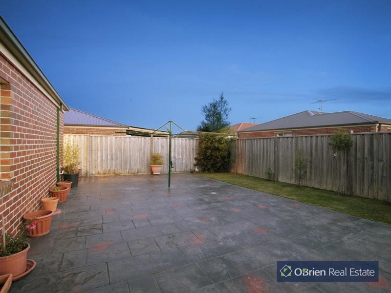 45 Thunderbolt Drive, Cranbourne East VIC 3977