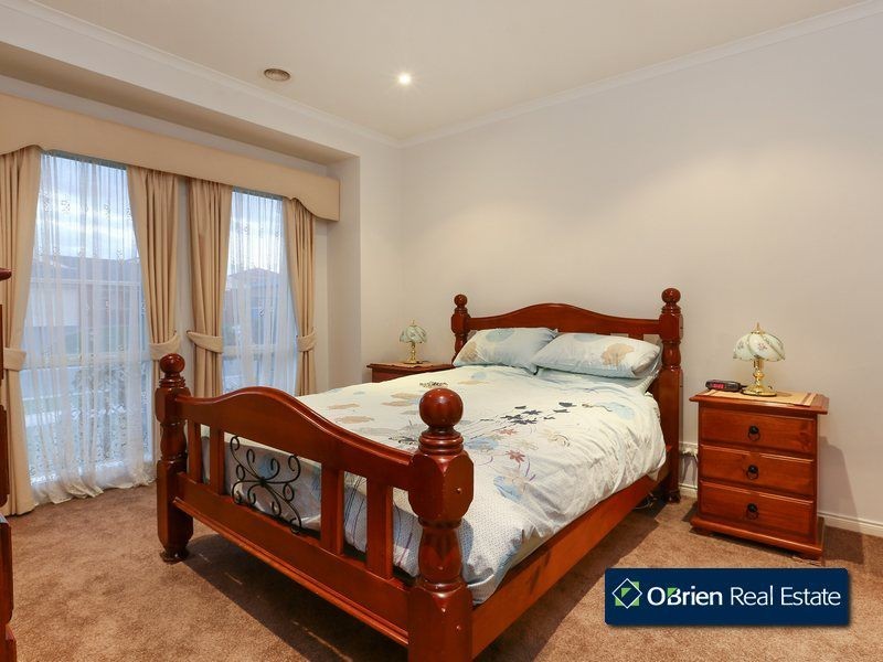 35 Eucumbene Drive, Berwick VIC 3806