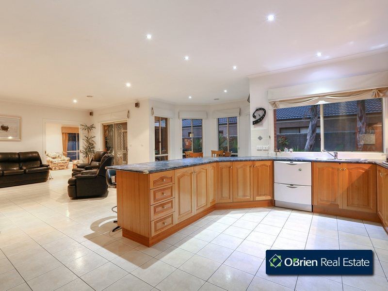 35 Eucumbene Drive, Berwick VIC 3806