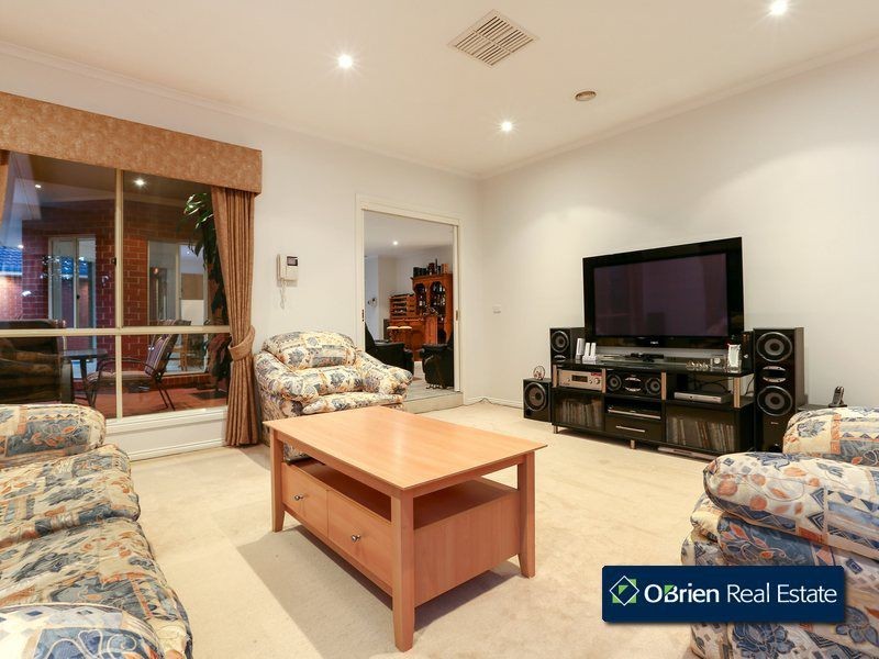 35 Eucumbene Drive, Berwick VIC 3806