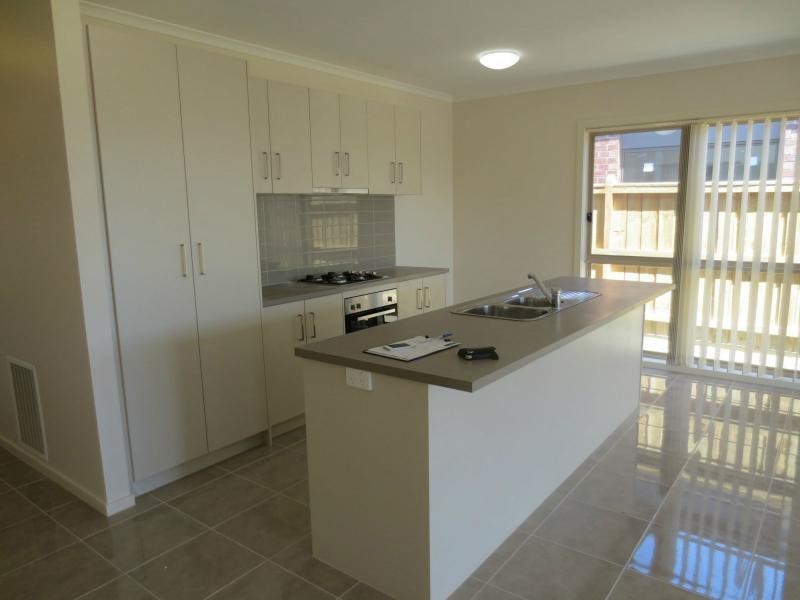 7 Hemmingway Grove, Cranbourne West VIC 3977