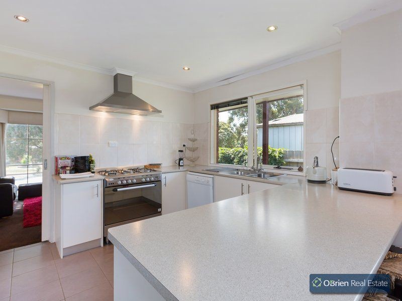 1 St Boswells Avenue, Berwick VIC 3806