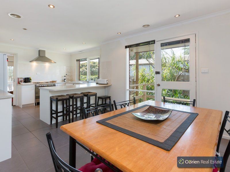 1 St Boswells Avenue, Berwick VIC 3806