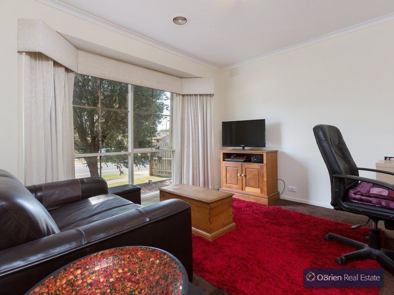 1 St Boswells Avenue, Berwick VIC 3806