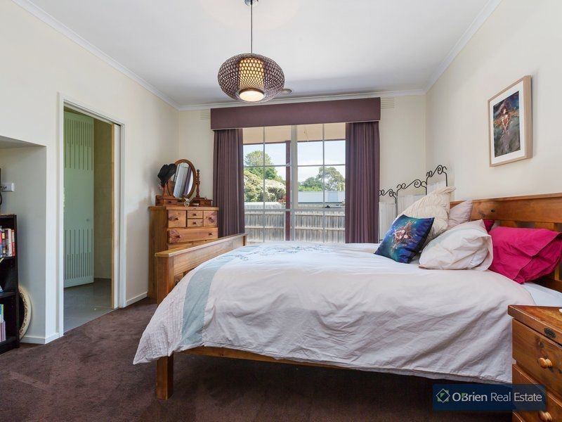1 St Boswells Avenue, Berwick VIC 3806