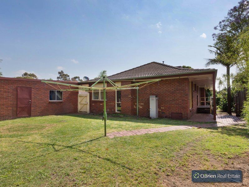 1 St Boswells Avenue, Berwick VIC 3806