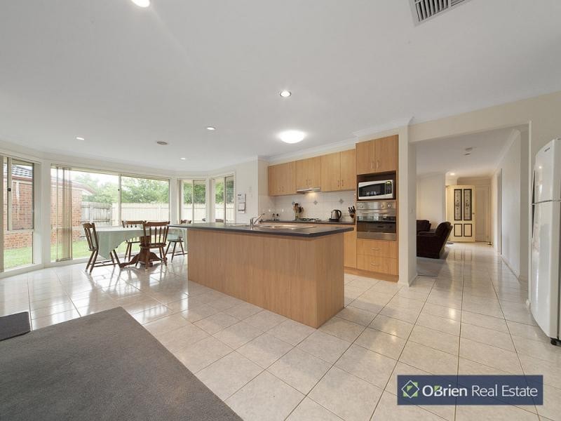 6 Vezelay Court, Narre Warren South VIC 3805