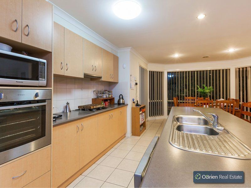 25 Glenmaggie Close, Berwick VIC 3806