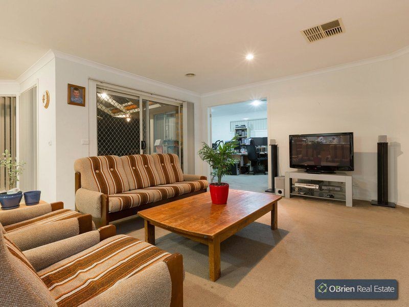 25 Glenmaggie Close, Berwick VIC 3806