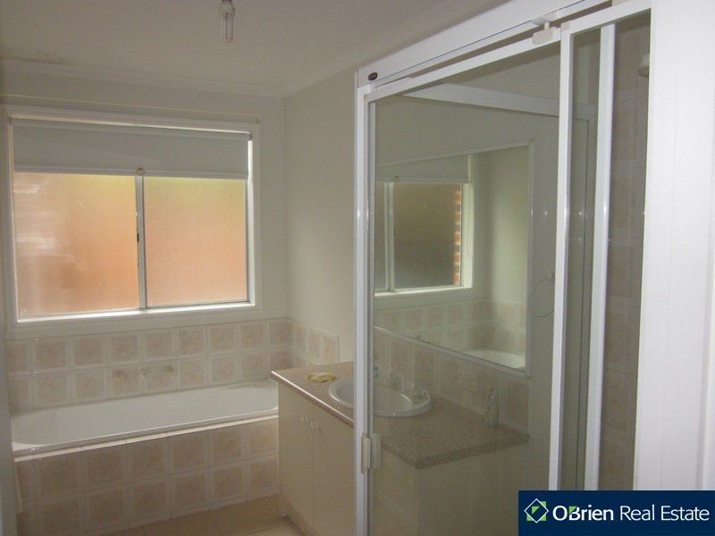 5 Millgrove Way, Berwick VIC 3806