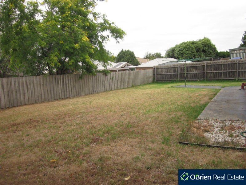 5 Millgrove Way, Berwick VIC 3806