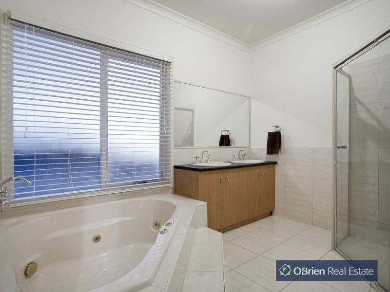 48 Fieldstone Boulevard, Beaconsfield VIC 3807